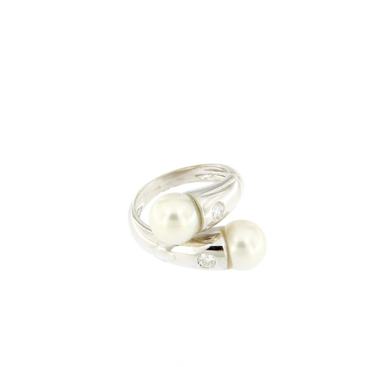 Anello oro bianco 750/1000 con perle  e 2 diamanti stimati ciascuno ct 0.08 colore h purezza s1 in mis .11