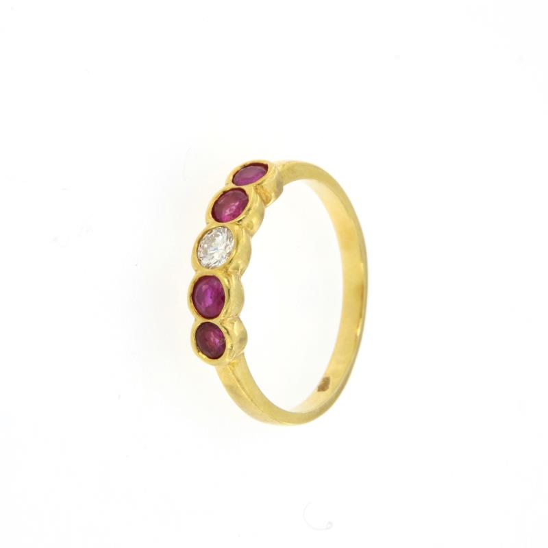 Anello oro giallo 750\1000 con rubini e diamantino da 0.15 ct colore h,purezza vs  mis. 13