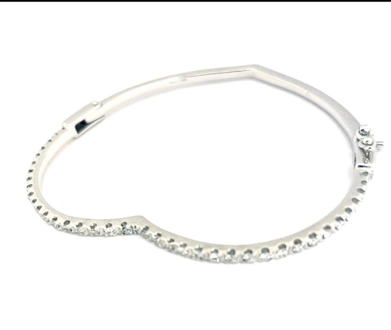 Bracciale in oro bianco750/1000 cuore con diamanti taglio brillante ct 0.88 g color vs