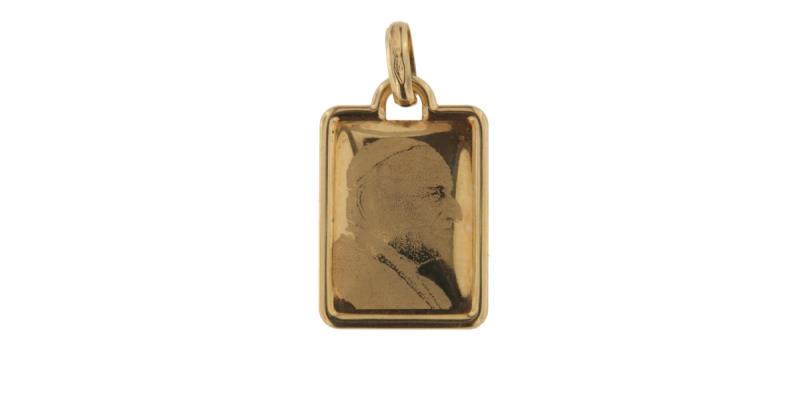 Ciondolo in oro g 750/1000 rettangolare faccia del papa 