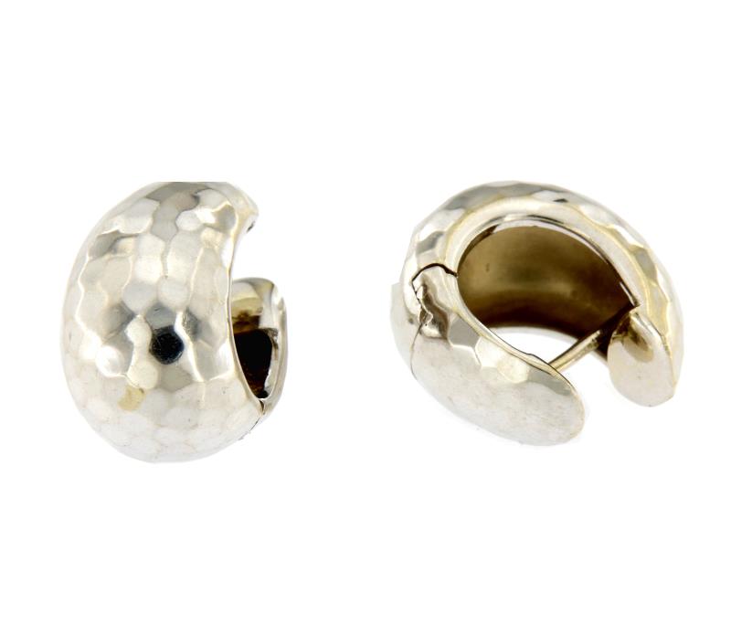 Coppia orecchini martellati i oro bianco 750/1000
